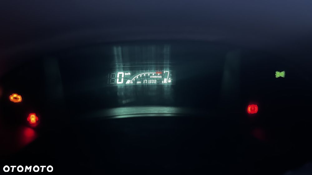 Toyota Yaris 1.0 - 7