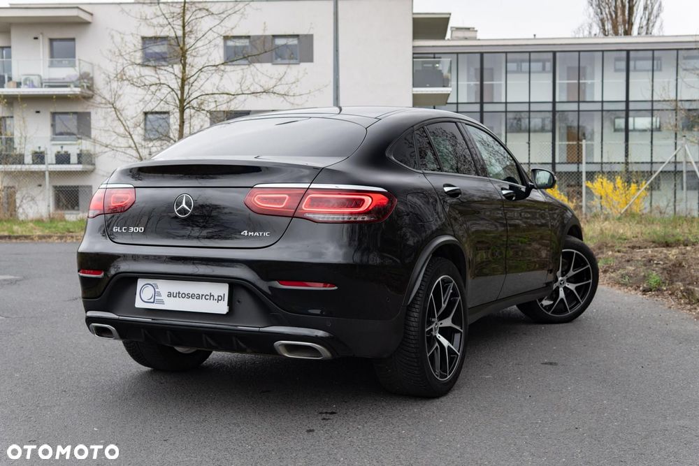 Mercedes-Benz GLC 300 4Matic 9G-TRONIC AMG Line - 5