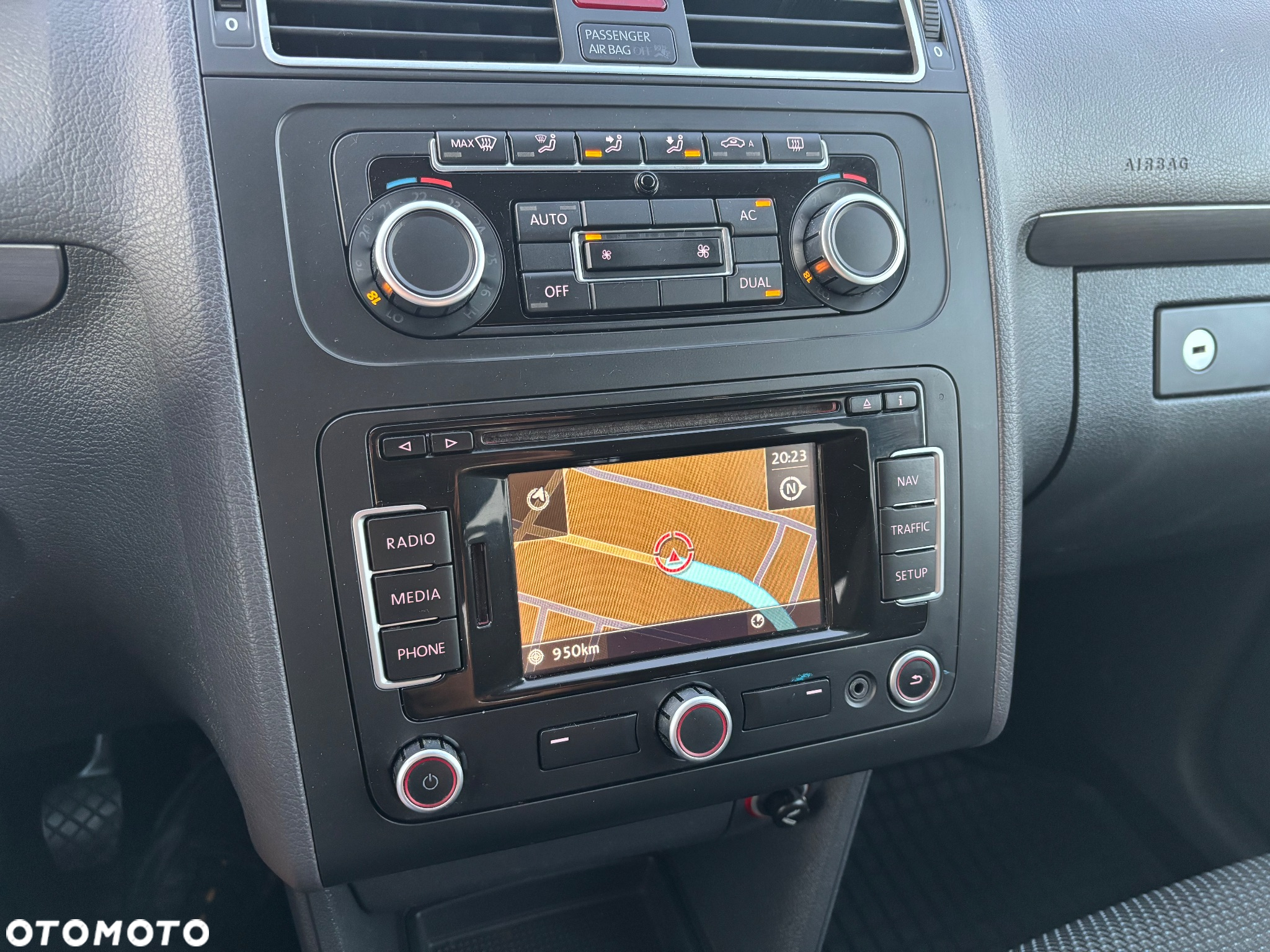 Volkswagen Touran - 16