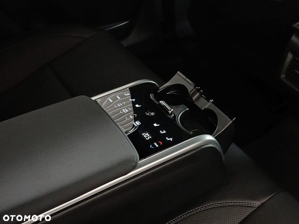 Toyota Camry - 22