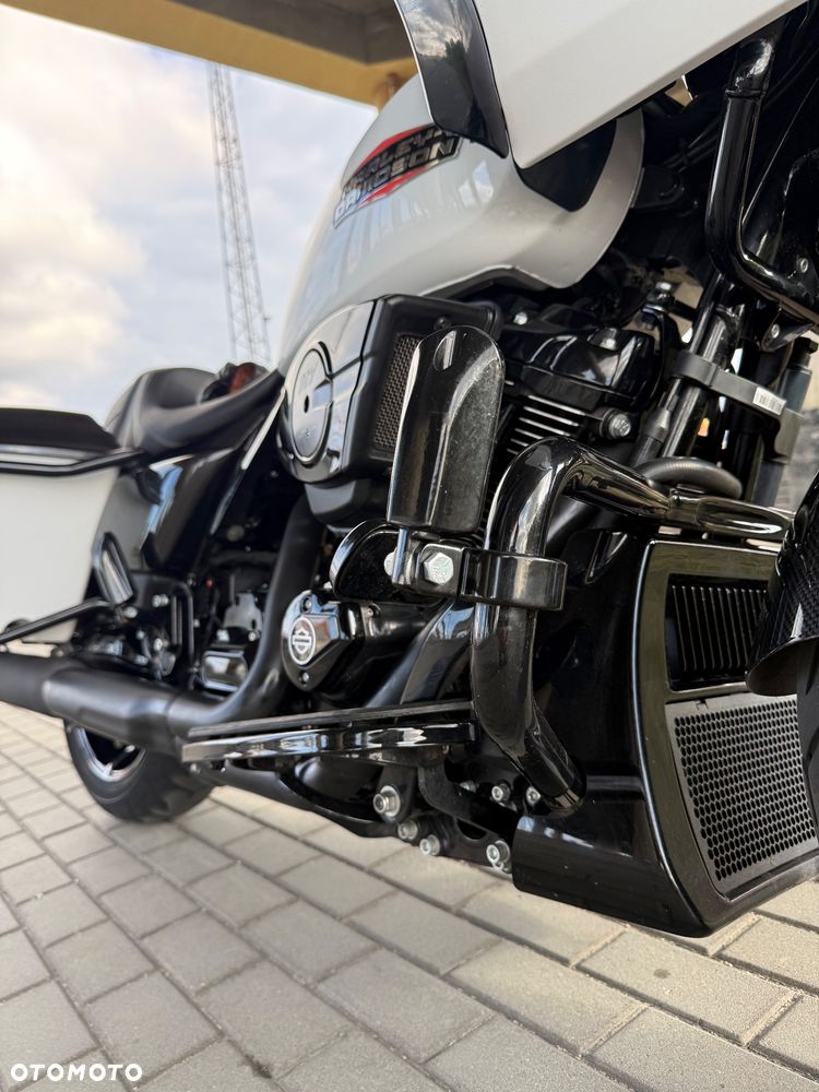 Harley-Davidson Touring Road Glide - 10