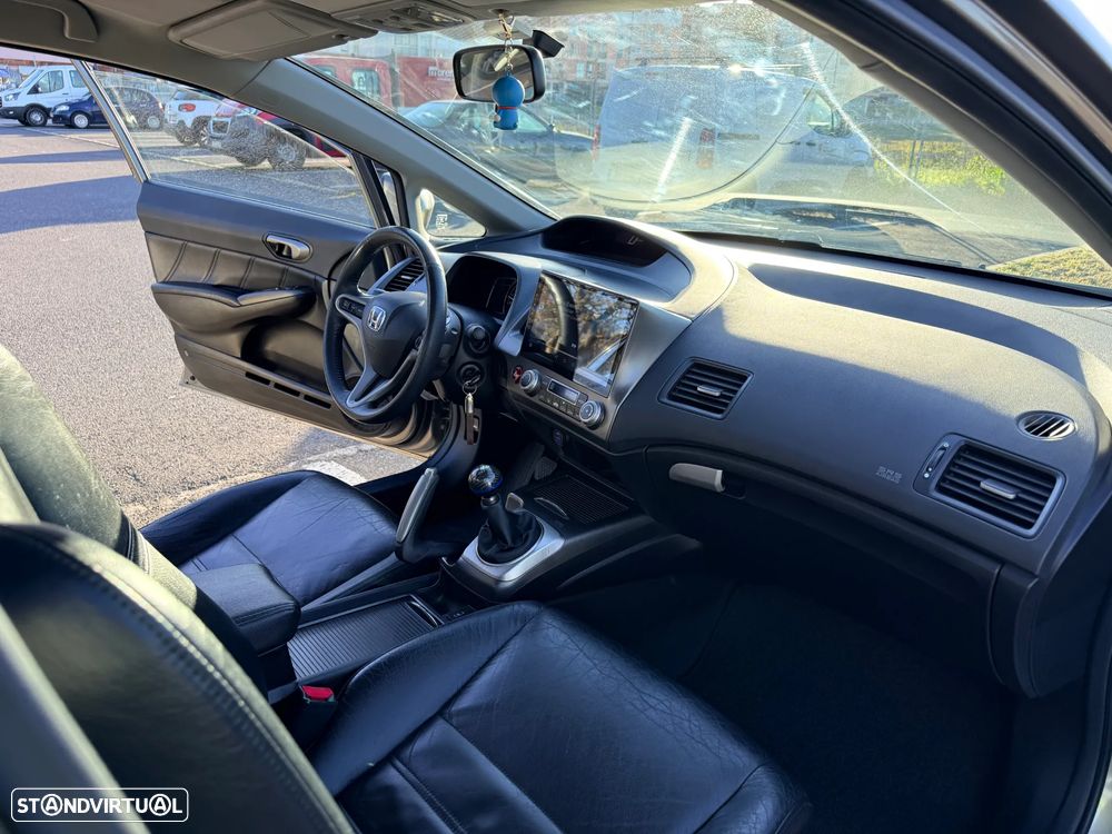 Honda Civic 1.8 ES - 16