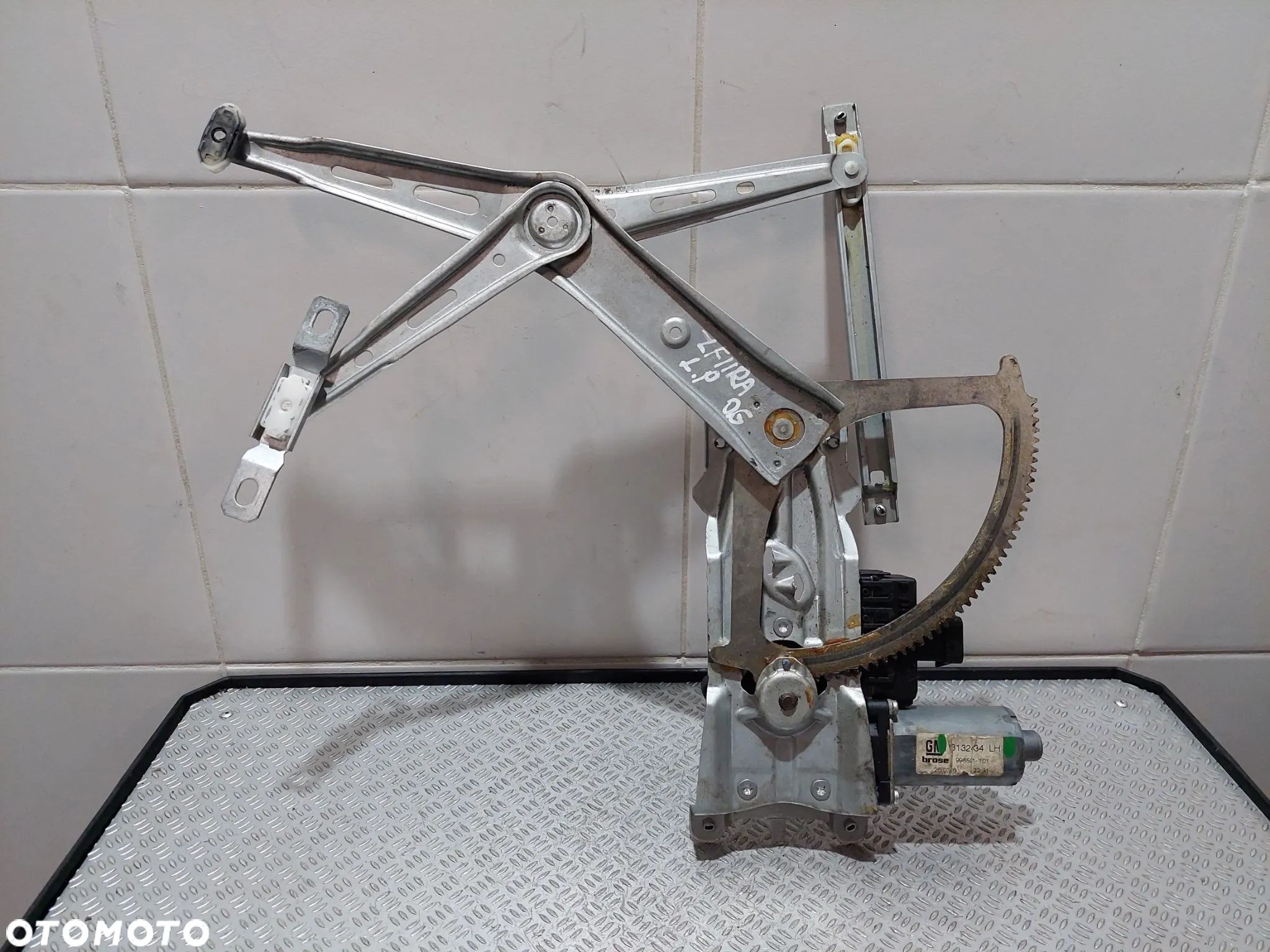 PODNOŚNIK MECHANIZM SZYBY LEWY PRZÓD OPEL ZEFIRA B R2006 NR 13132434LH - 1