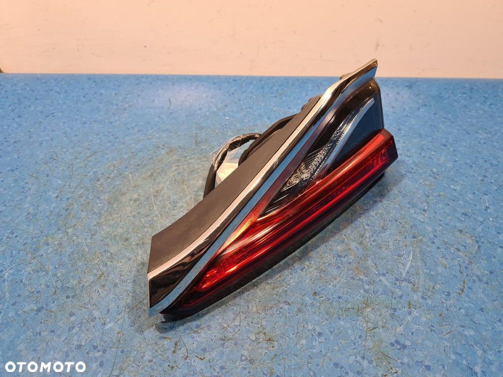 TOYOTA COROLLA E21 LAMPA TYŁ LEWA WEWNĘTRZNA 81590-02C20-00 - 2