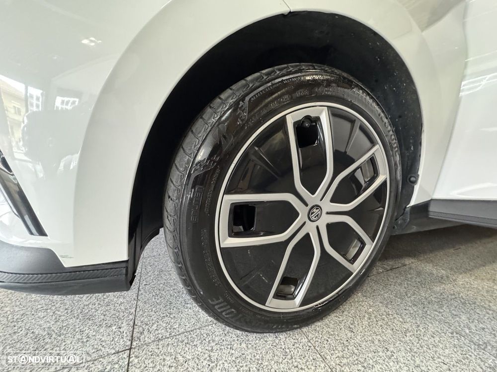 MG MG4 64 kWh Luxury - 28