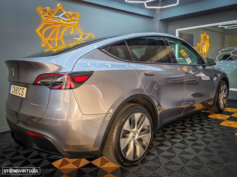 Tesla Model Y - 13