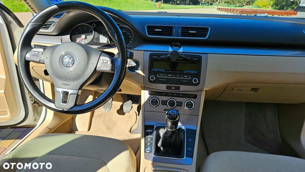 Volkswagen Passat - 22