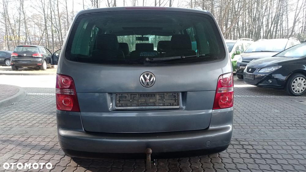 Volkswagen Touran 1.6 FSI Trendline - 16