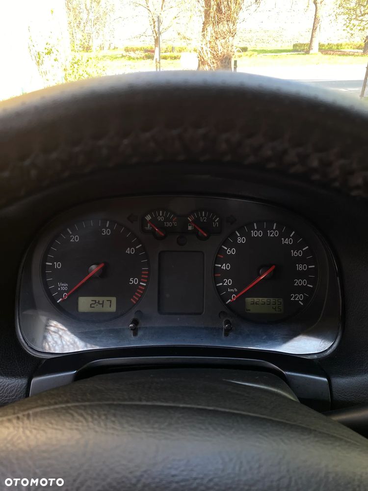 Volkswagen Golf 1.9 TDI Comfortline - 12