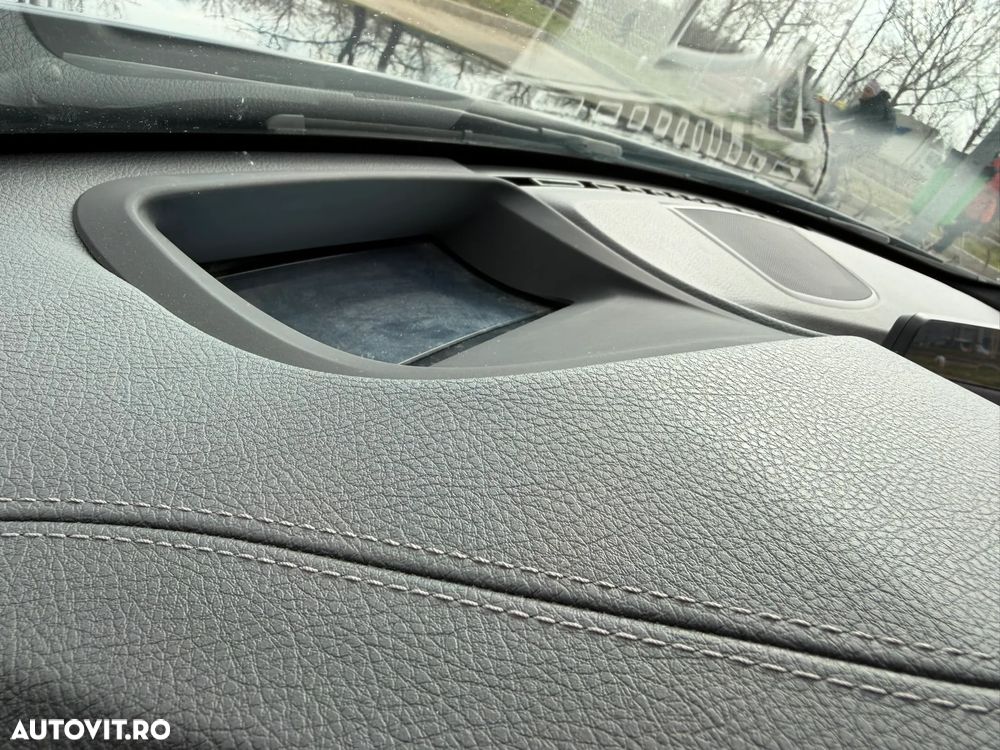 BMW Seria 3 320d xDrive AT - 12