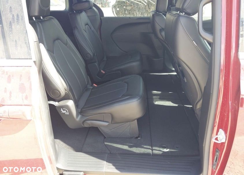 Chrysler Pacifica - 15