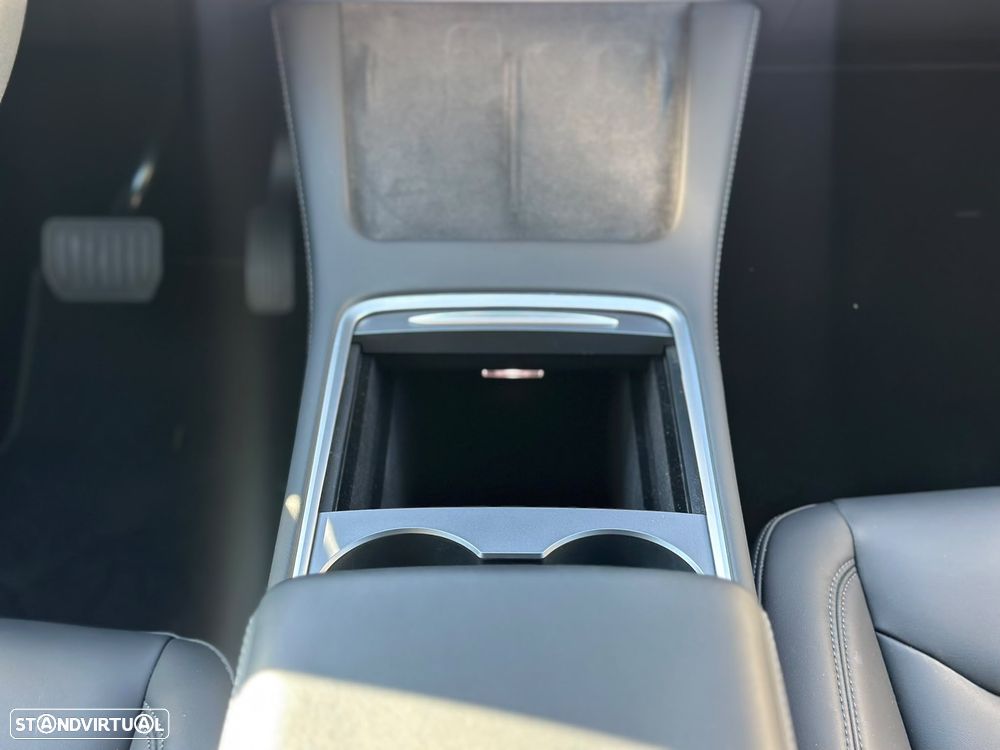 Tesla Model Y Long Range Tração Integral - 37