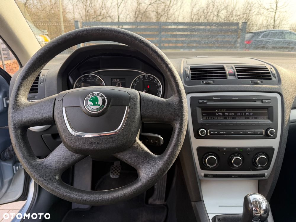 Skoda Octavia 1.6 Combi Style - 10