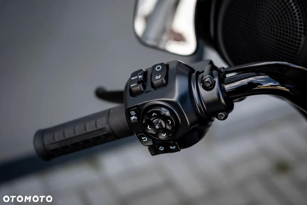 Harley-Davidson Touring Street Glide - 17