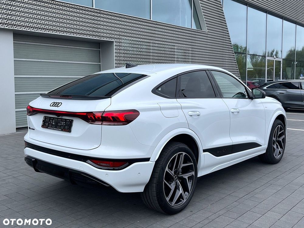Audi Q6 e-tron - 4