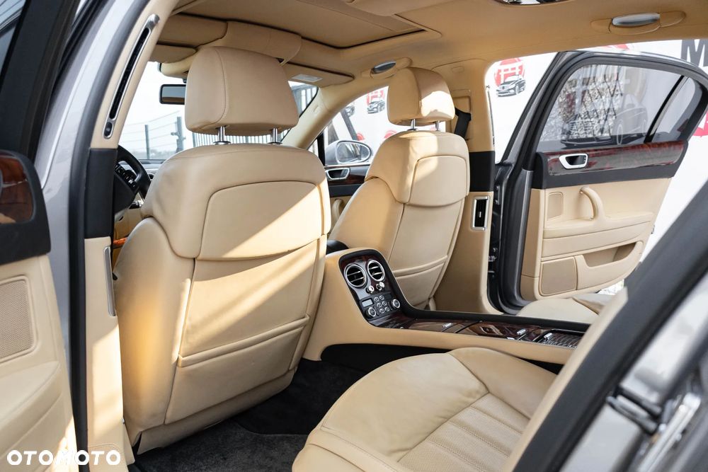 Bentley Flying Spur - 25