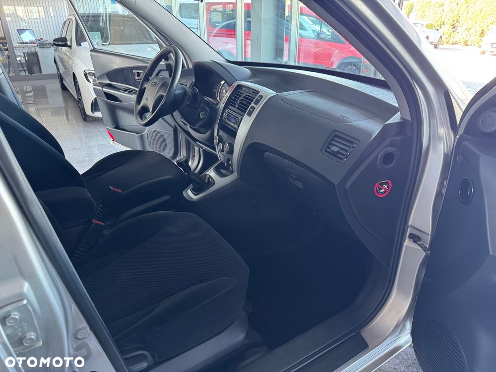 Hyundai Tucson 2.0 Comfort 2WD - 29