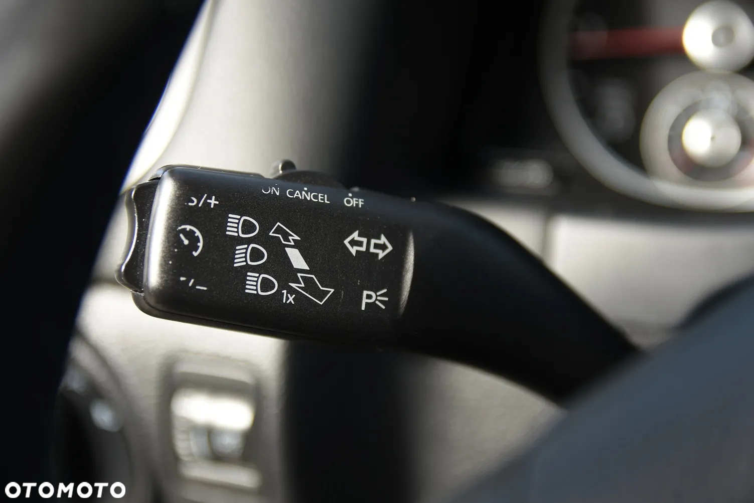 Volkswagen Tiguan 2.0 TDI R-Style - 31