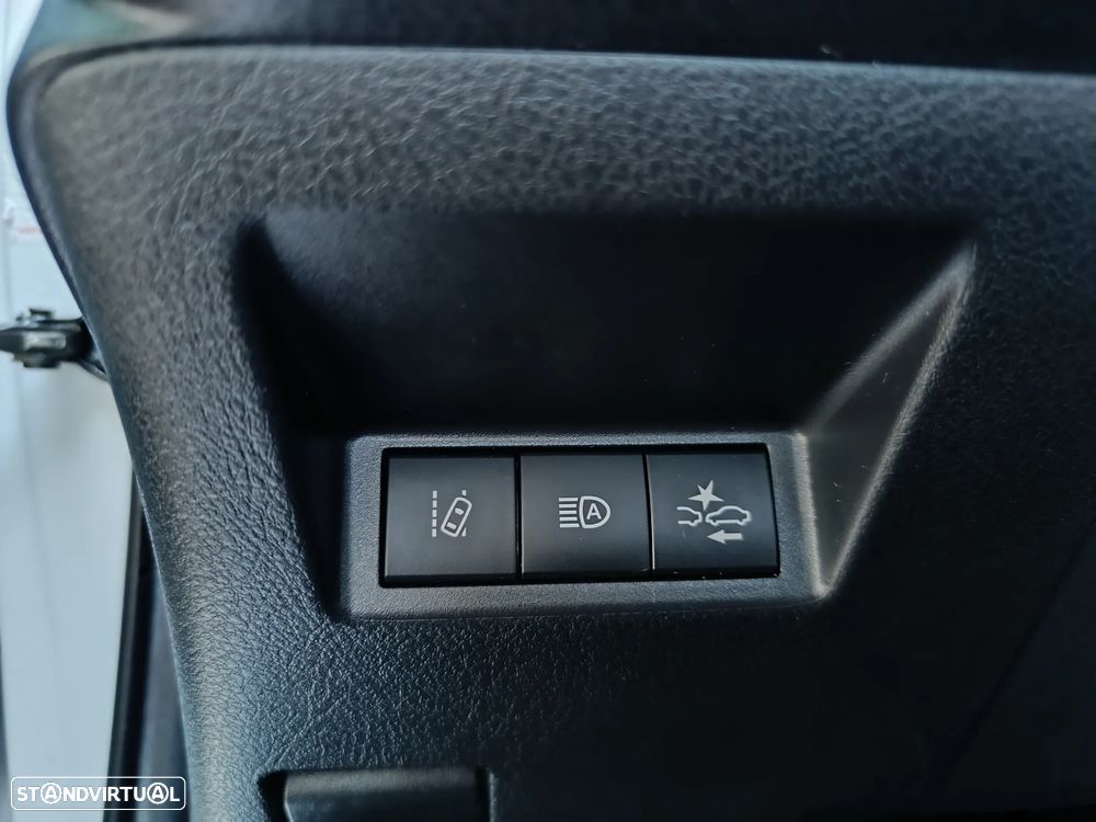 Toyota Yaris 1.5 HSD Comfort+Navi - 33