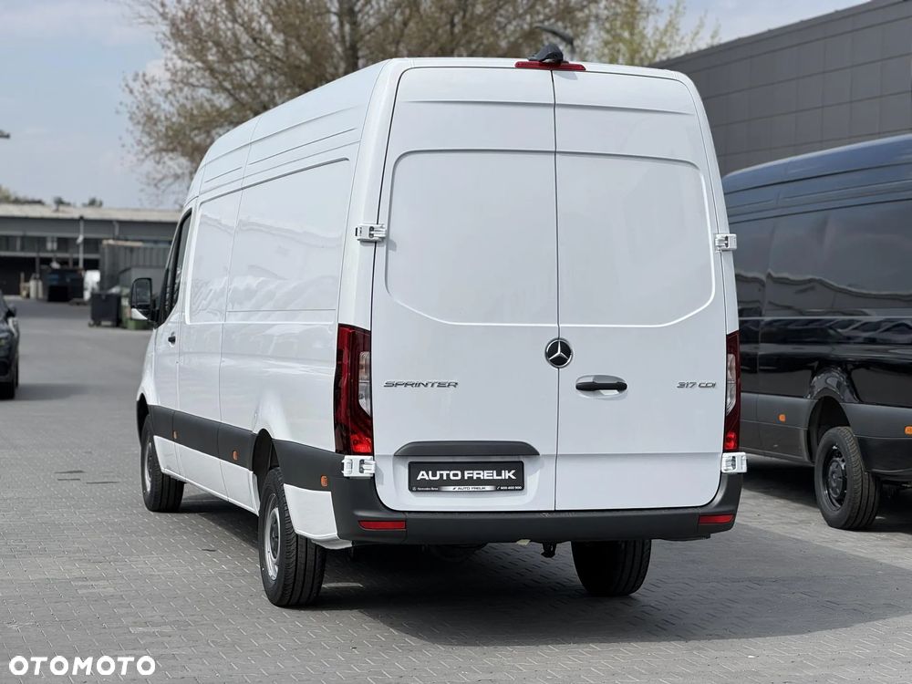 Mercedes-Benz Sprinter - 5