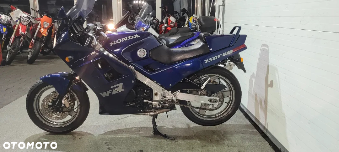 Honda VF - 12