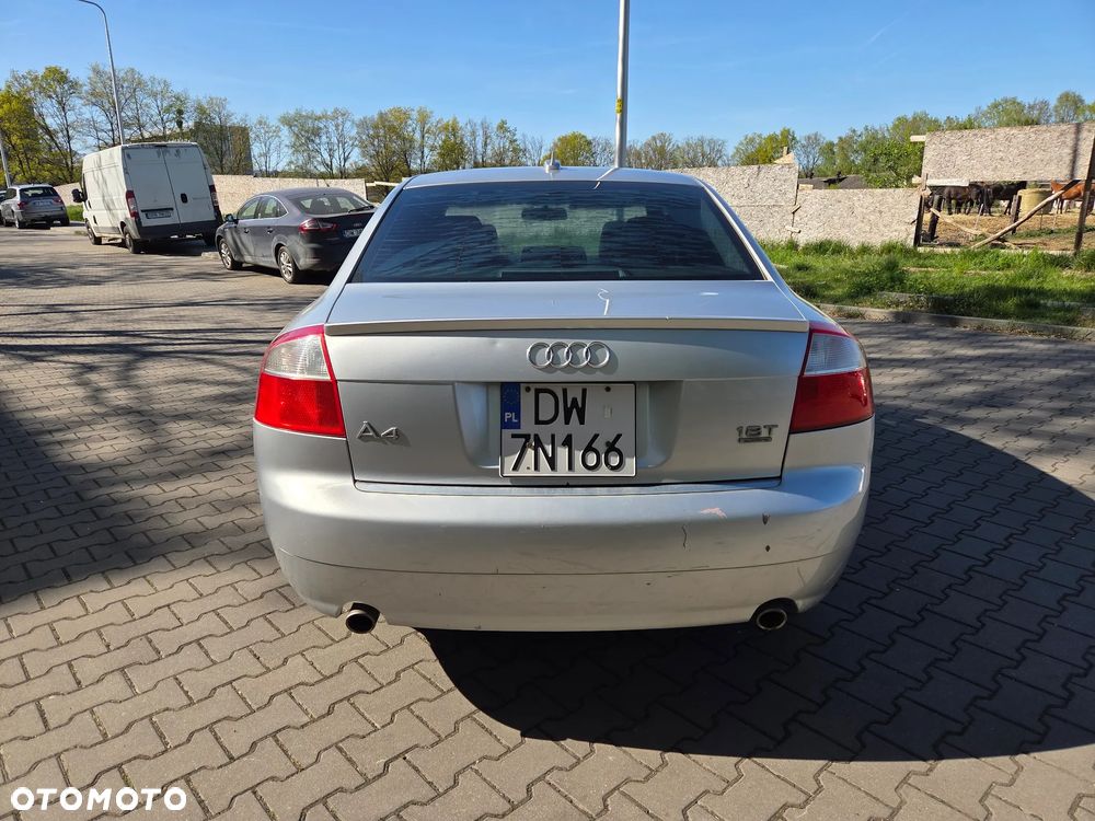 Audi A4 Limousine - 4