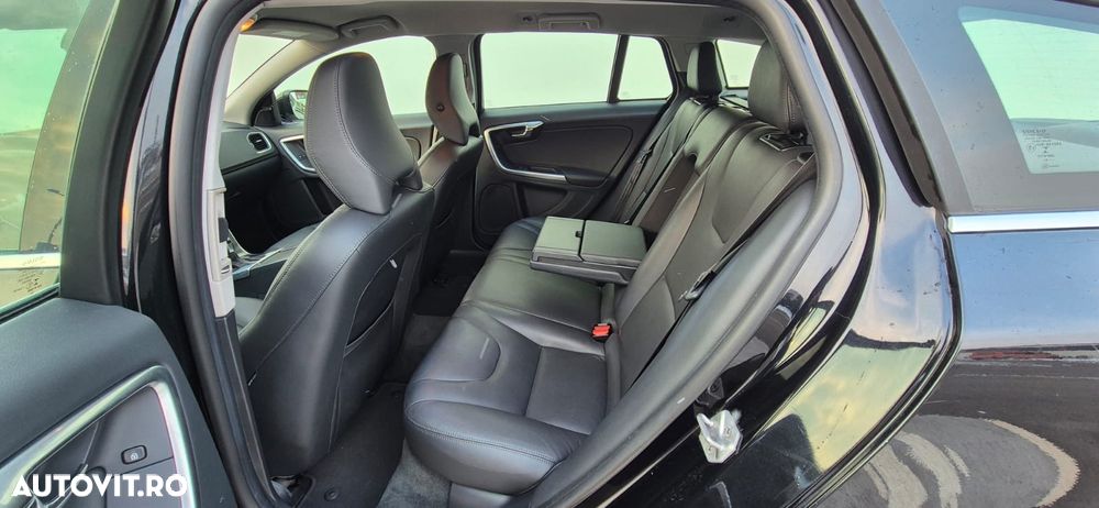 Volvo V60 D6 Plug-In-Hybrid AWD Geartronic Summum - 18