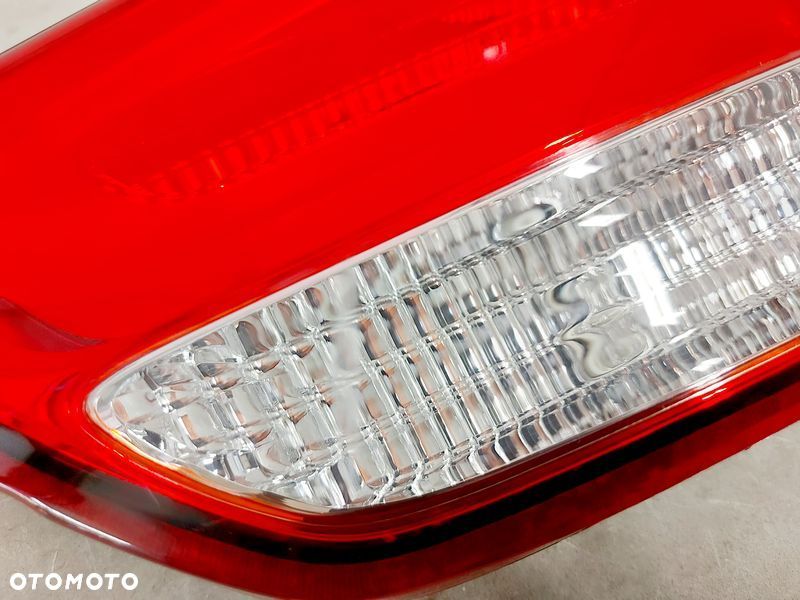 KIA CARENS IV LAMPA W KLAPĘ PRAWY TYŁ PRAWA TYLNA - 2