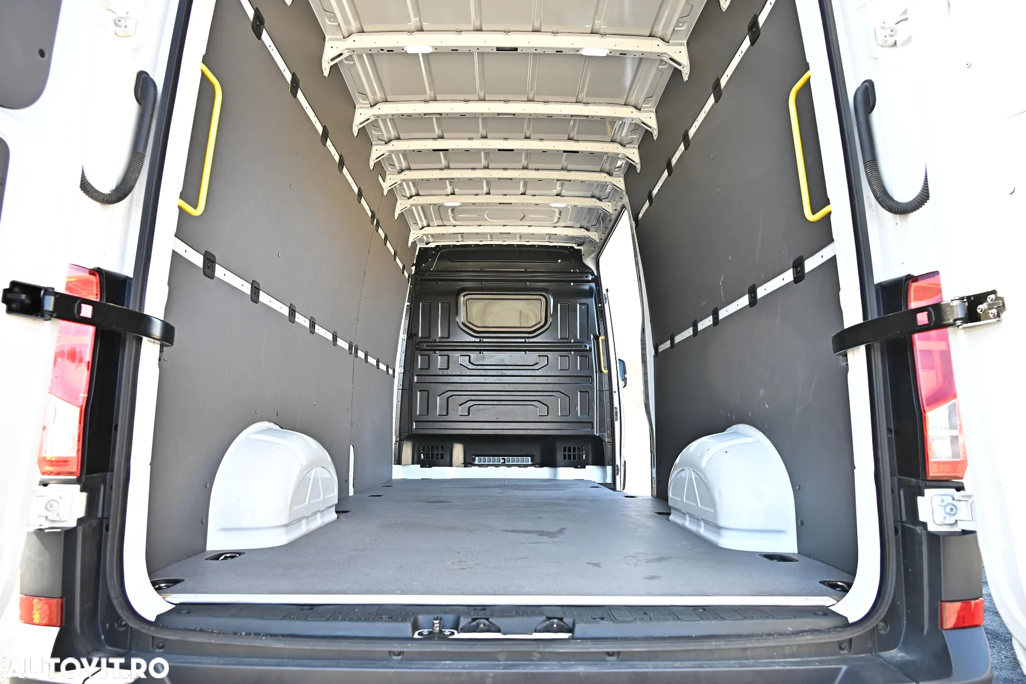 Volkswagen Crafter - 28