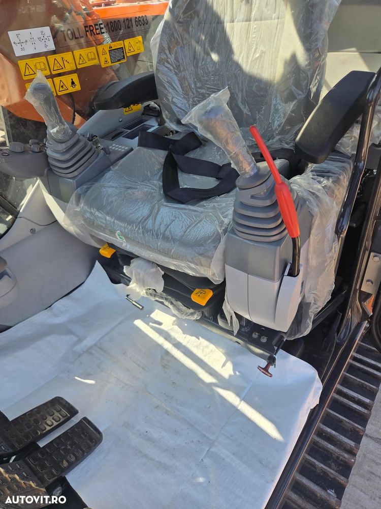Hitachi ZX220, 22tone, 2026, 7ore, cupa 1,3mc, adancime sapare 7m, latime 2,99m, inst picon pe brate, Aer cond, computer in lb romana, produs in JAPONIA, posibilitate leasing 5 ani, garanti 1 an-PROMOTIE 109.900 EUR+Tva - 23