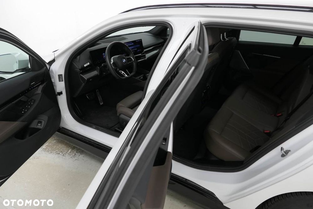 BMW Seria 5 520d xDrive Touring - 10
