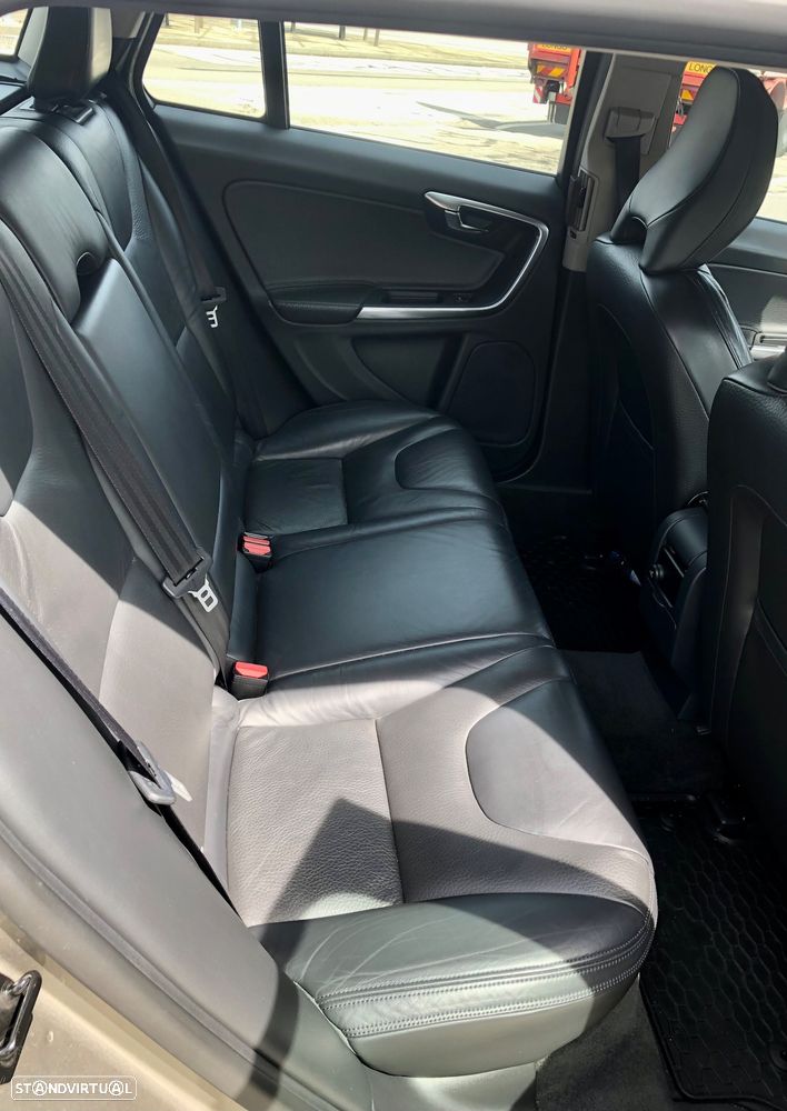 Volvo V60 2.0 D3 Summum - 8