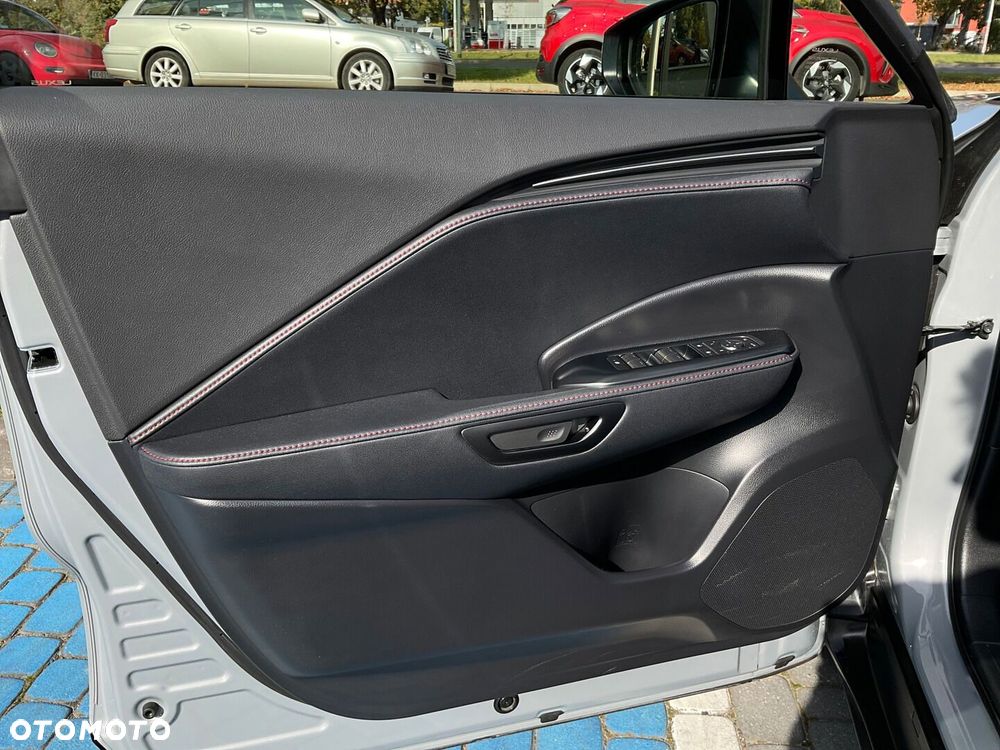 Lexus LBX 1.5 Hybrid Emotion - 16