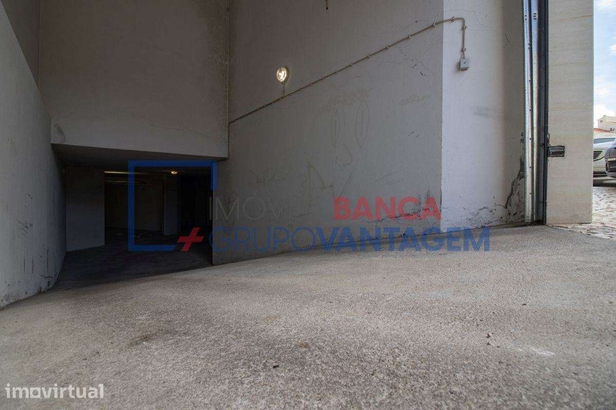 Garagem com 13m², para arrumos, no centro do Cadaval - Grande imagem: 4/15