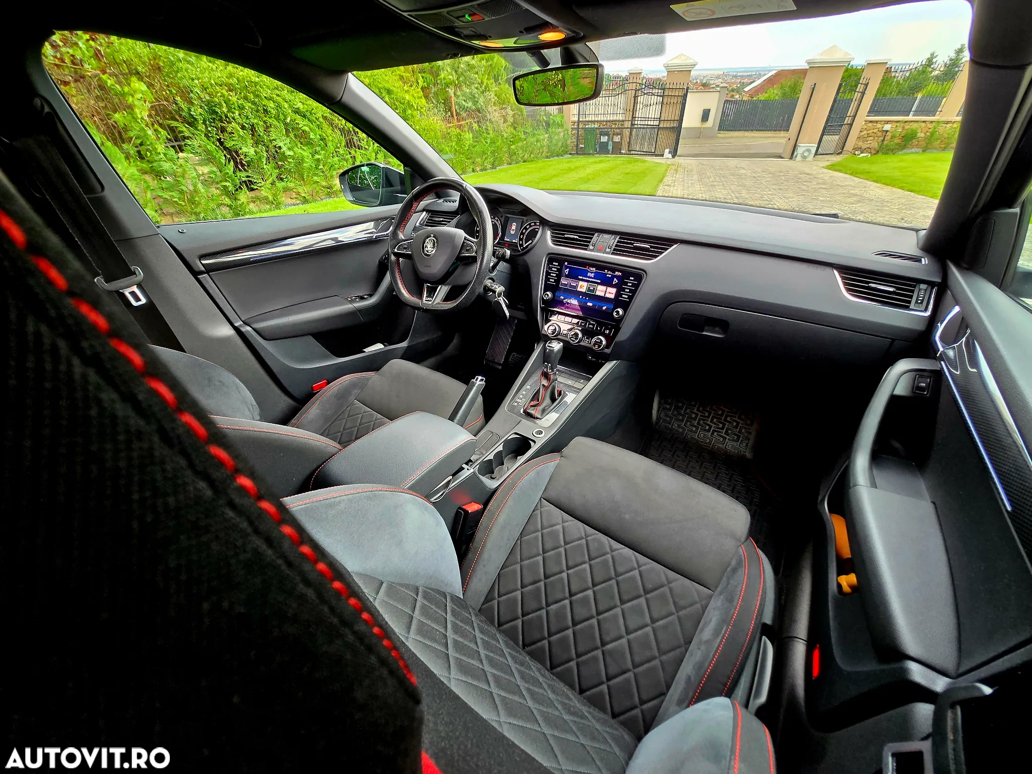 Skoda Octavia 2.0 TDI DSG RS - 10