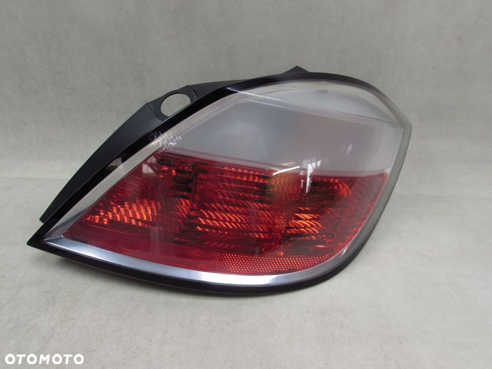 OPEL ASTRA H HB 04-11 LAMPA TYL PRAWA 24451837 - 2