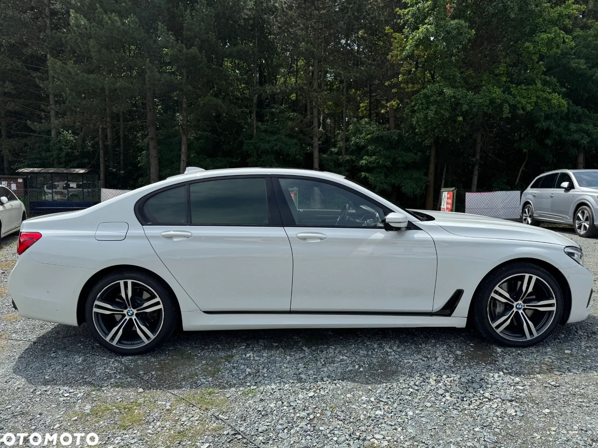 BMW Seria 7 750i xDrive - 16