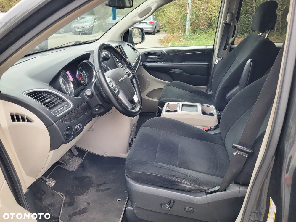 Chrysler Town & Country 3.6 Limited - 19
