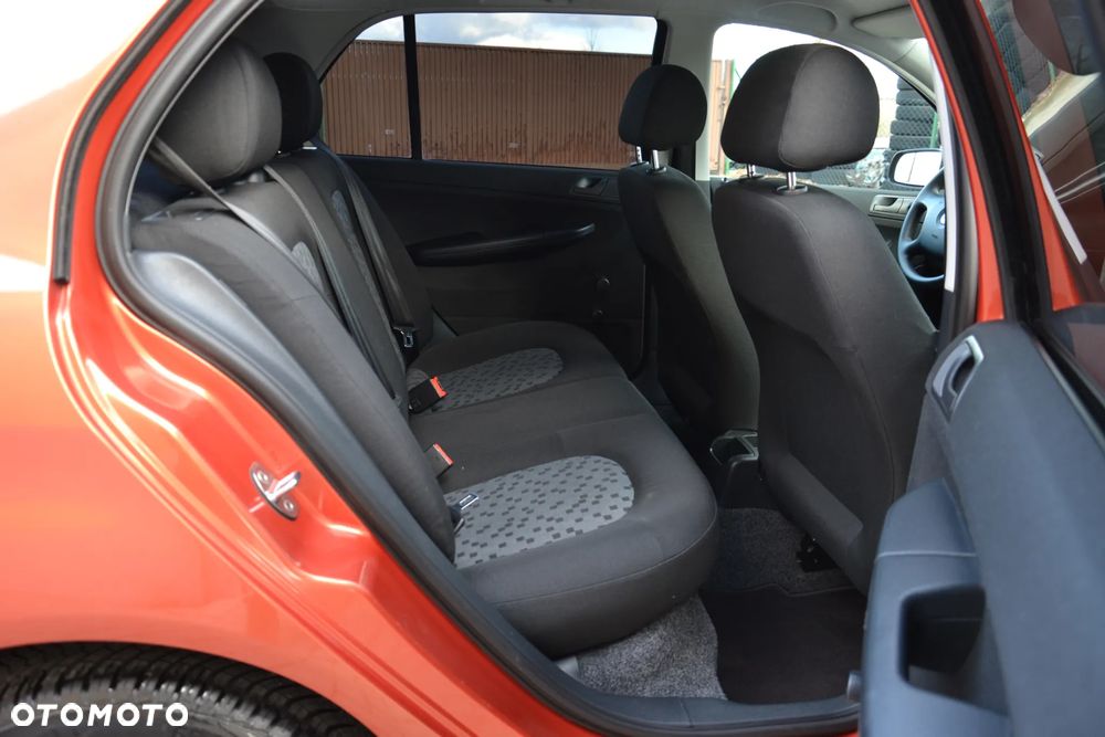 Skoda Fabia 1.2 HTP Comfort - 25