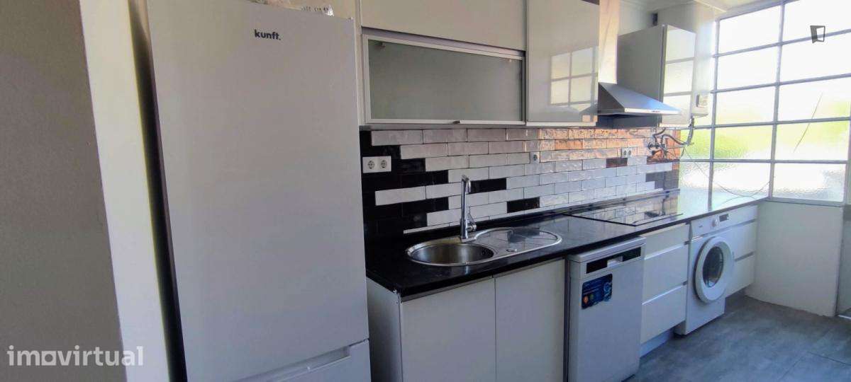 Quarto - localizado em Amadora Lisbon - Grande imagem: 4/9