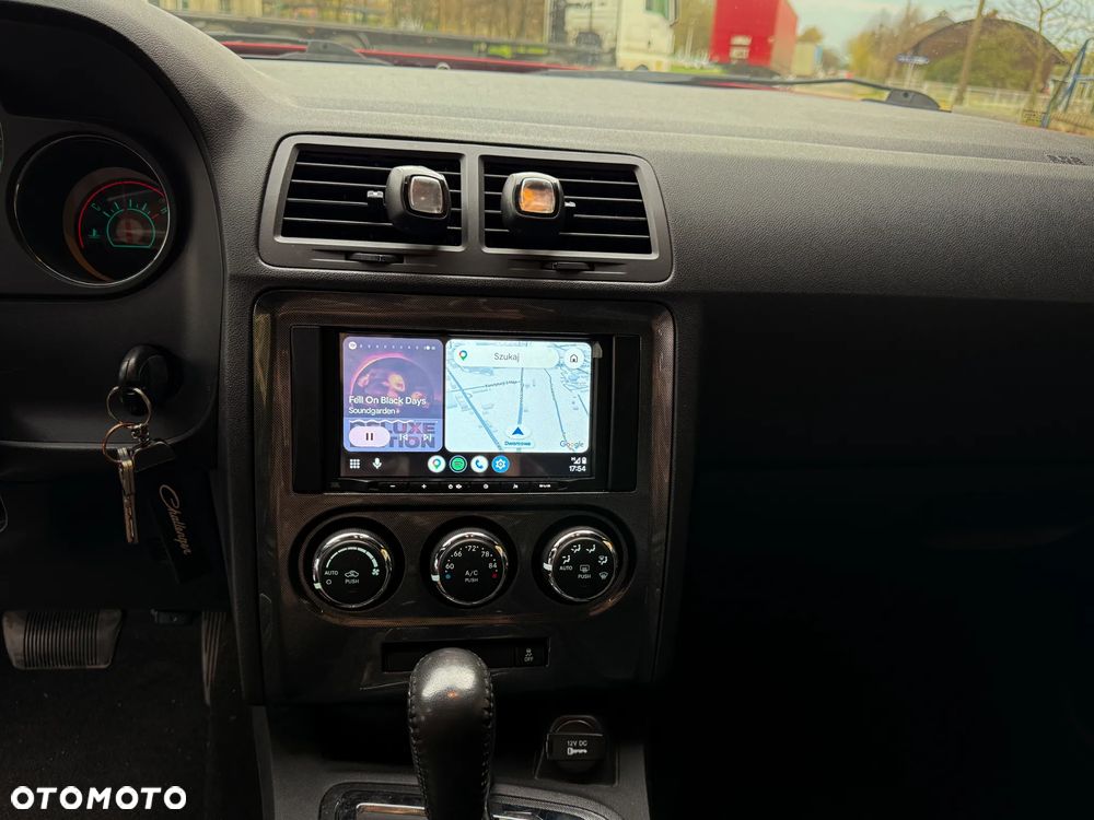 Dodge Challenger - 13