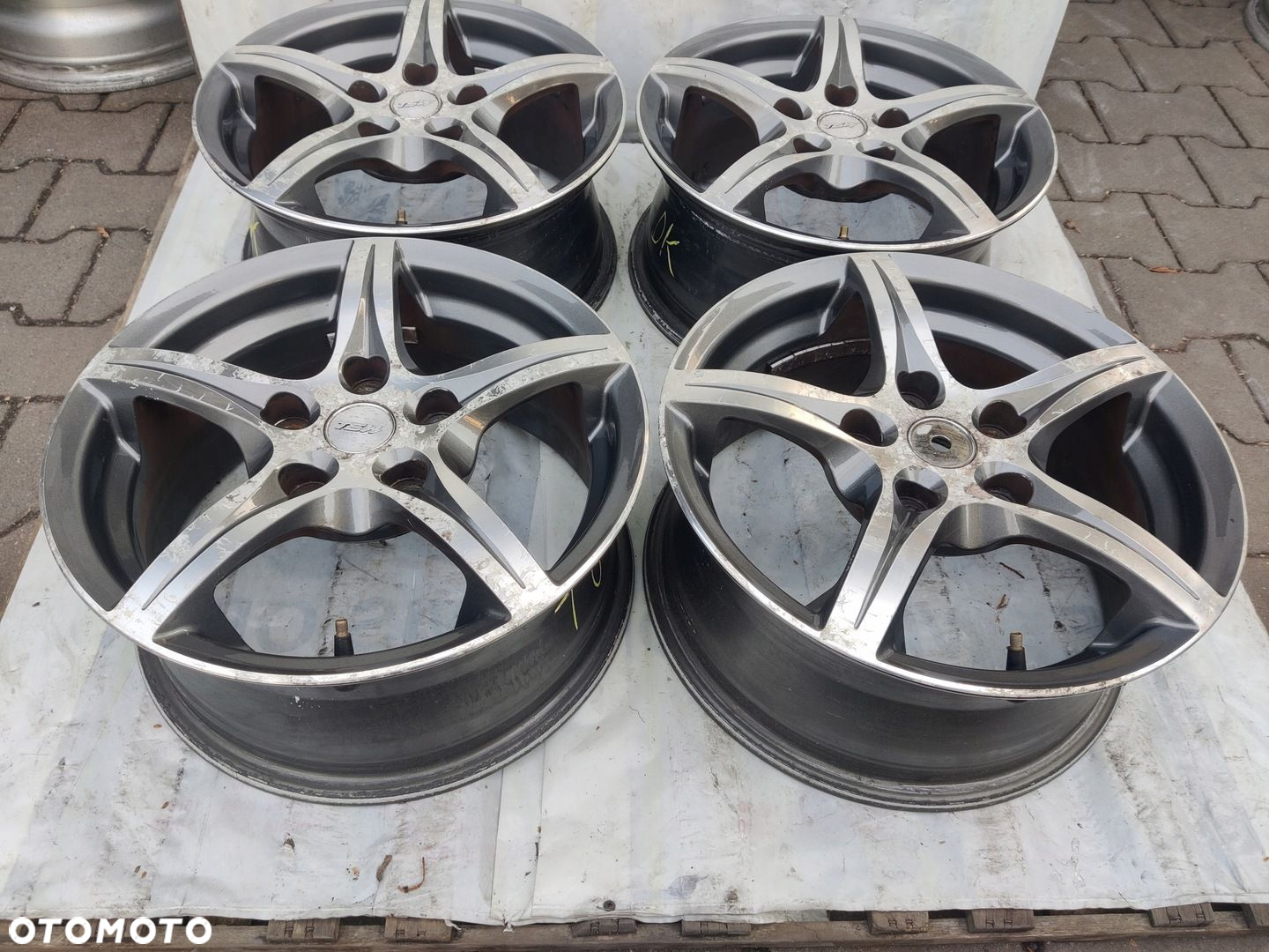 Felgi 5x108 5x110 5x112 5x114,3 6,5J 15" ET42 592 - 5