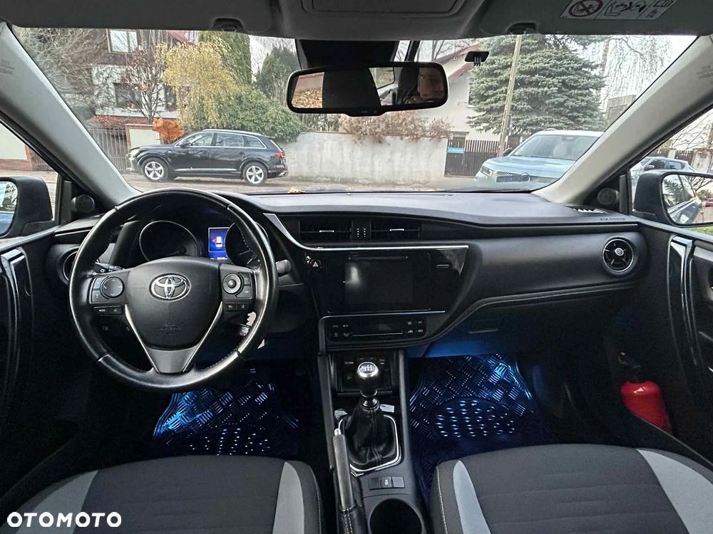 Toyota Auris 1.6 Premium - 17