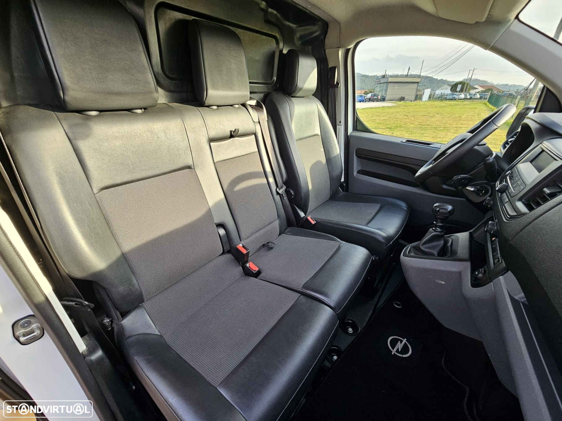 Opel Vivaro 1.5 CDTi L2H1 Essentia - 15