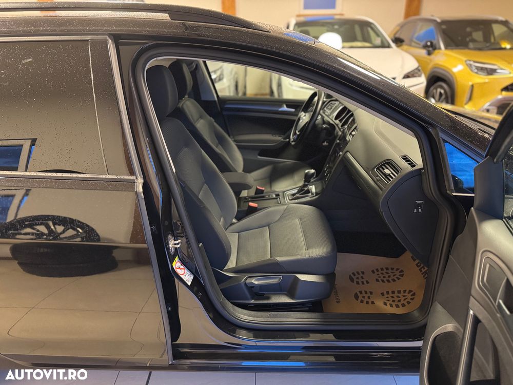 Volkswagen Golf 1.6 TDI BlueMotion Technology DSG Comfortline - 24