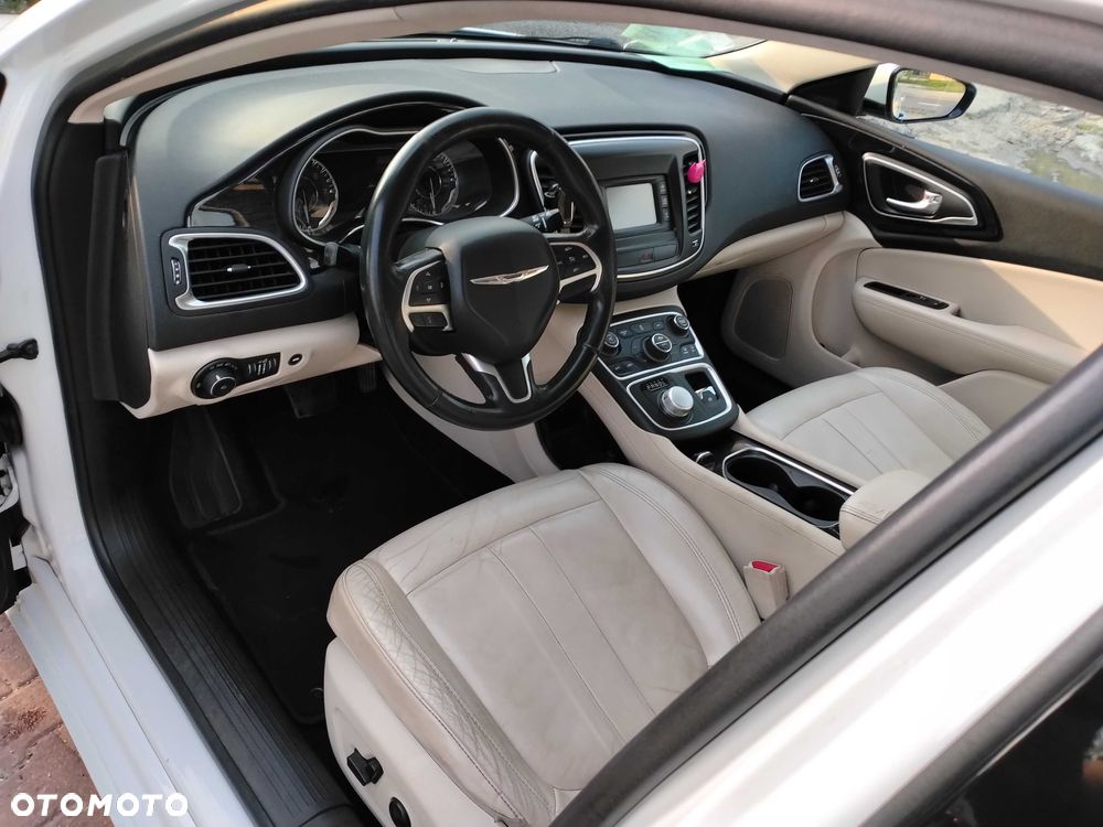 Chrysler 200 - 6