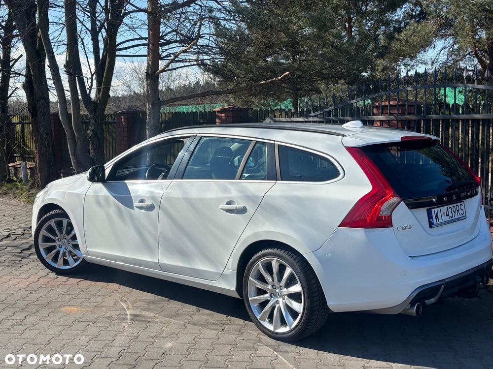 Volvo V60 D3 R-Design - 10