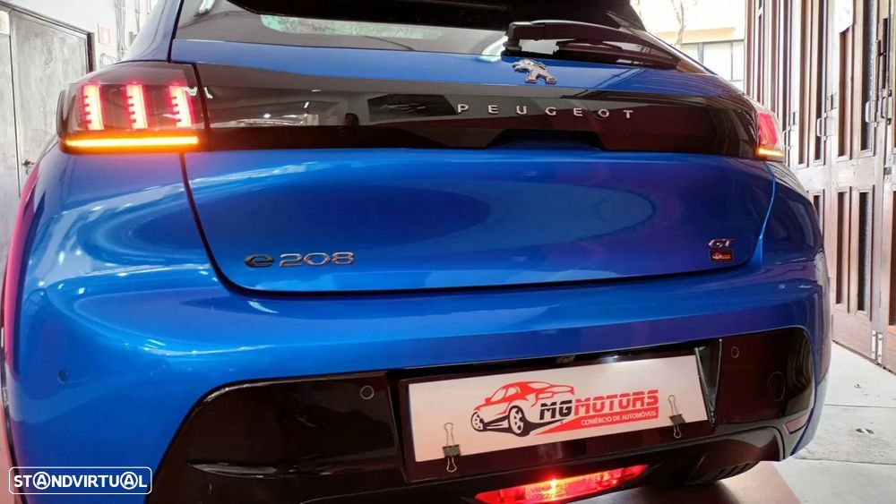 Peugeot e-208 GT - 12