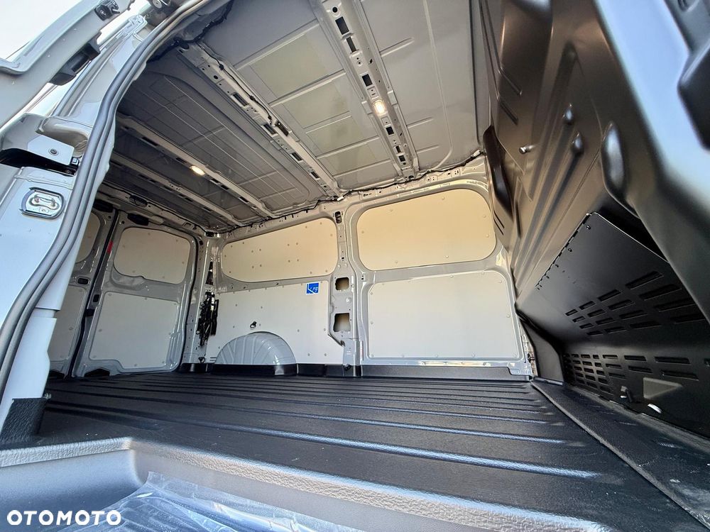 Volkswagen Transporter T7 - 29