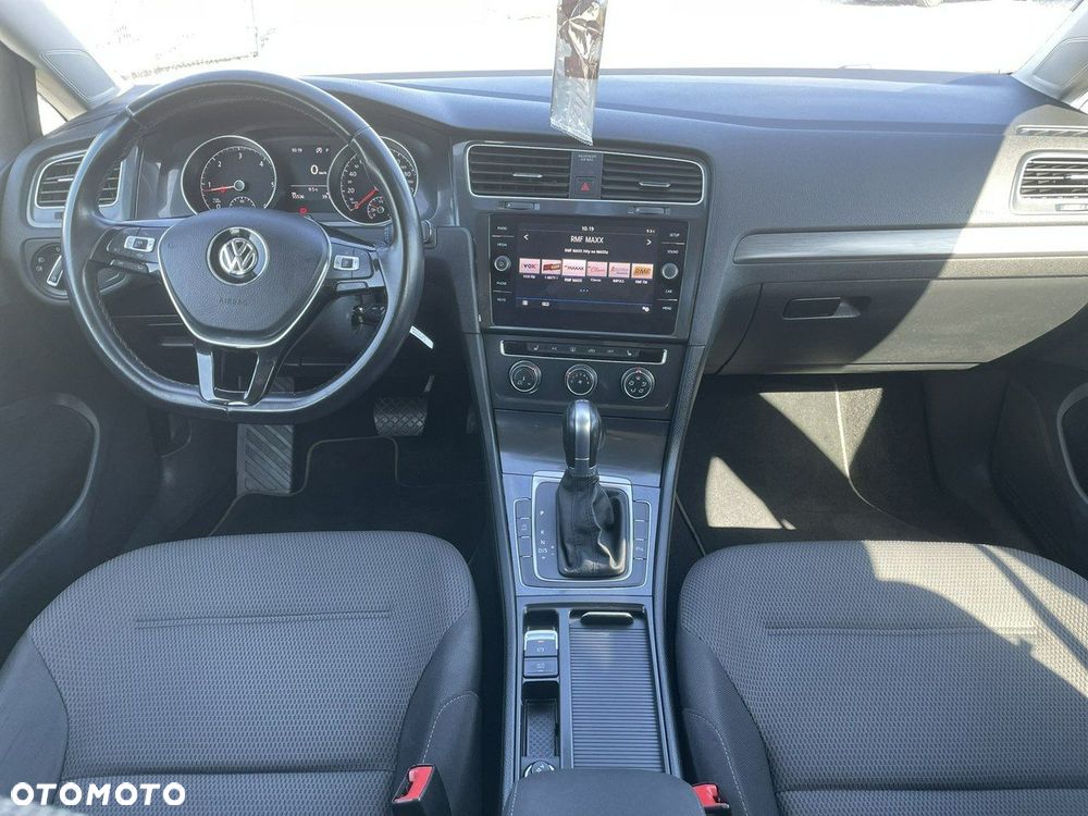 Volkswagen Golf - 25